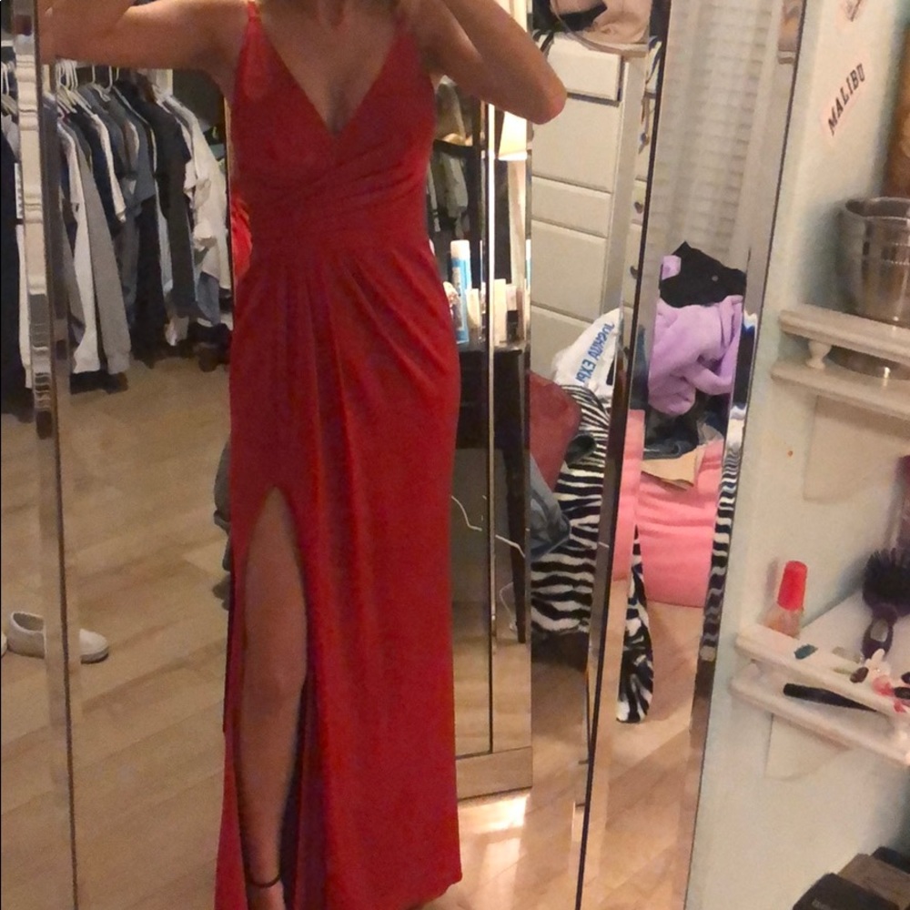 Gorgeous red prom dress!